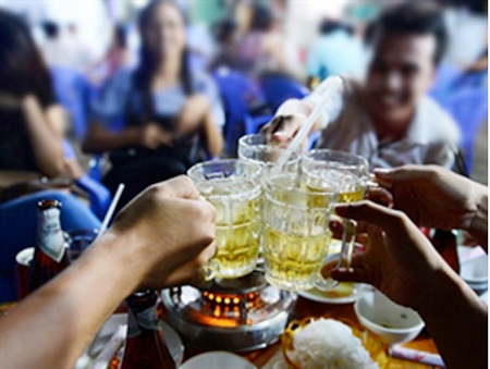 Vui Xuân quá đà, lá gan…gánh họa - 1 Bơ phờ vì…bia rượu
ngày xuân