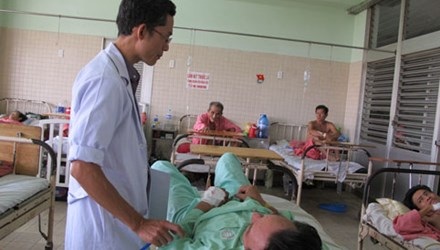 Nhập viện vì đeo nhẫn vào “súng” - 1 Sức khỏe ông X. đã bình thường