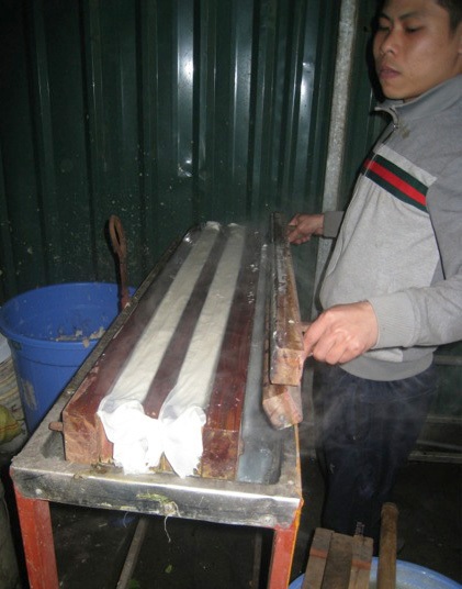 ... hơi nóng bốc nghi ngút trong quá trình làm đậu