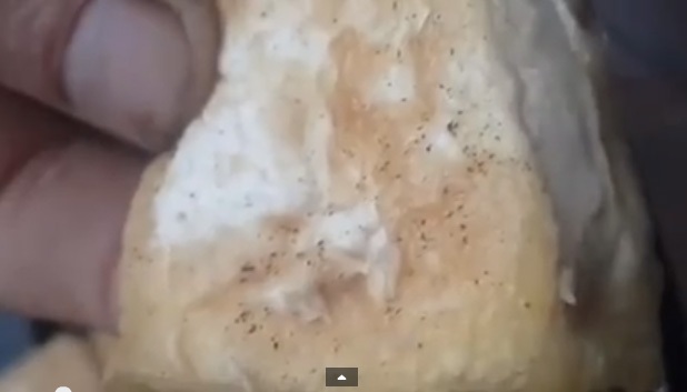 Hình ảnh cắt ra từ clip đậu phụ có giòi