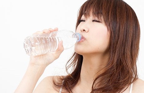 Tu nước ừng ực trụy tim như chơi - 1 Tu nước ừng ực trụy tim như chơi