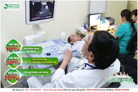 PGS.TS.BS
Nguyễn Xuân Thành đang trực tiếp khám bệnh, siêu âm gan cho khách hàng