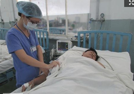 Hy hữu: Dao đâm vào tim vì té ngã khi gọt xoài - 1 Anh Dương hiện đang dần hồi phục.