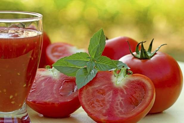 Những loại nước uống tốt nhất cho phụ nữ - 7 Nước ép cà chua tươi