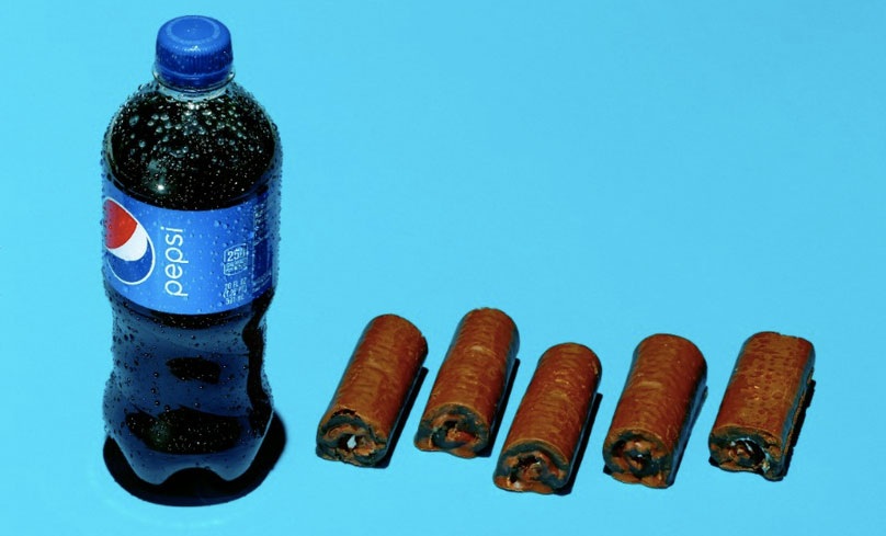 Có bao nhiêu đường trong đồ uống bạn ưa thích? - 3 Một chai Pepsi cũng có lượng đường tương tự. Mỗi chiếc bánh cuộn chứa khoảng 13g đường