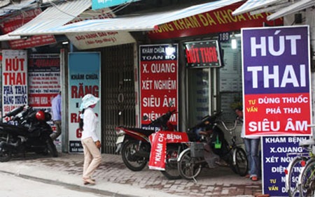 Nát lòng nhìn trẻ đi phá thai - 1 Bố mẹ tuổi “xì tin”