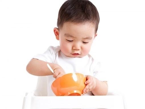 Làm sao để trẻ thèm ăn tự nhiên? - 1 Trẻ thèm ăn tự
nhiên mà không cần ép sẽ tăng trưởng tốt hơn