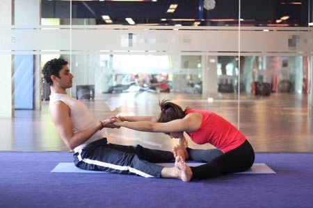 Rủ chàng cùng tập yoga đôi - 7 7.