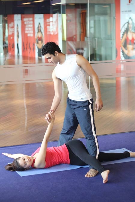 Rủ chàng cùng tập yoga đôi - 8 8.