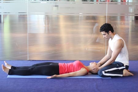 Rủ chàng cùng tập yoga đôi - 9 Nhân Hà