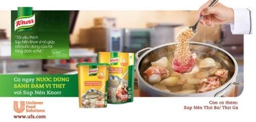 Thí sinh Hoa khôi Đồng bằng sông Cửu Long 2015 tham gia chinh phục siêu lẩu Việt Nam - 10 Bếp trưởng Phạm Tuấn Hải nhiệt tình chia sẻ bí quyết để có
nước lẩu sánh đậm vị thịt