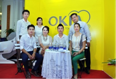 Ca sĩ Khánh Linh rạng
rỡ xuất hiện tại sự kiện.