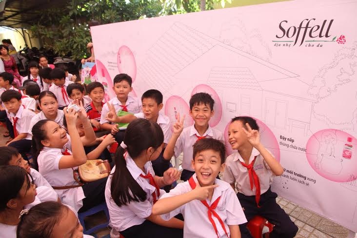 Soffell góp phần giáo dục phòng chống sốt xuất huyết cho trẻ em - 1 Học
sinh trường Hưng Lợi 2 (quận Ninh Kiều, Tp.Cần Thơ) tham gia sự kiện