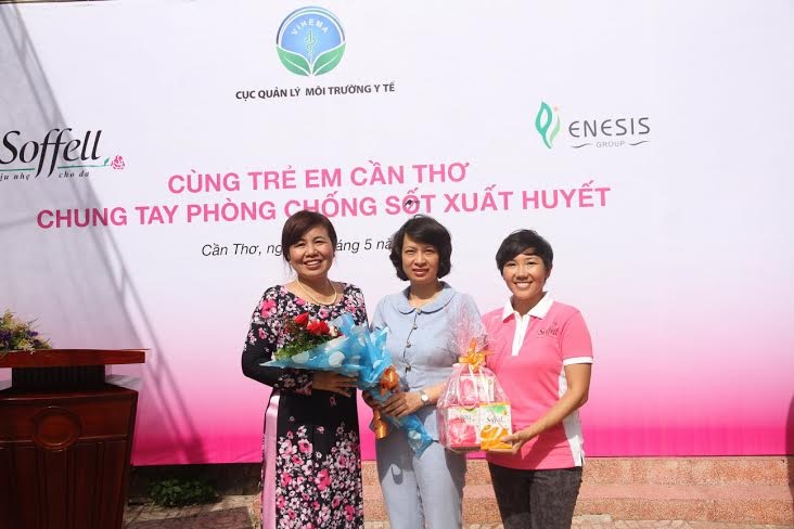 Soffell góp phần giáo dục phòng chống sốt xuất huyết cho trẻ em - 2 Học
sinh trường Hưng Lợi 2 (quận Ninh Kiều, Tp.Cần Thơ) tham gia sự kiện