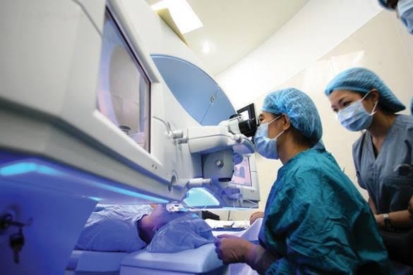 Tại sao SMILE không phổ biến bằng LASIK trong mổ cận thị? - 1 TS. BS. Trần Hải Yến
trả lời: