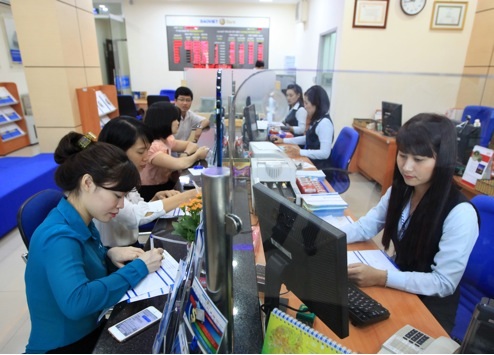 Ngân hàng đồng loạt hạ lãi suất cho vay cá nhân