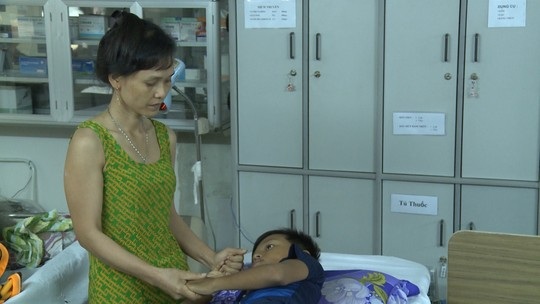Ăn ốc sên, bé trai bị sán chui lên não - 1 Bệnh nhi đang đựơc điều trị tại Bệnh viện Nhi đồng 1.