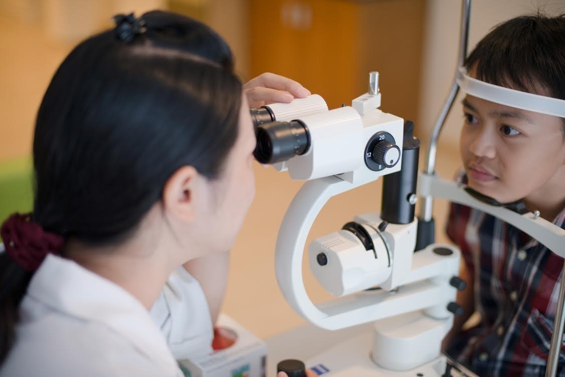 Nhược thị ở trẻ em có thể điều trị khỏi? - 1 Điều trị nhược thị cần được tiến hành càng sớm càng tốt trước 10-12 tuổi