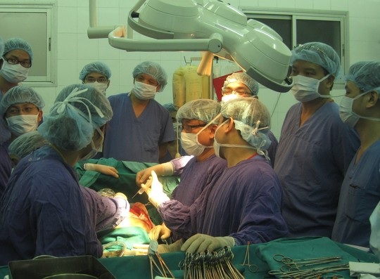 Đừng chậm chân với khối u gan! - 1 Một ca phẫu thuật ghép gan tại Bệnh viện Việt Đức (Hà Nội)