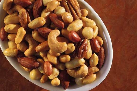 Những siêu thực phẩm cho người bị tiểu đường - 4 Các loại hạt có vỏ cứng