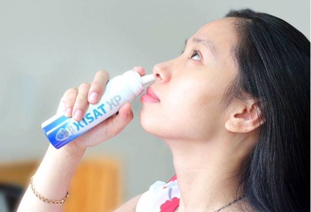 Xịt rửa mũi hàng ngày giúp loại bỏ chất bẩn, làm cho
mũi thông thoáng, 