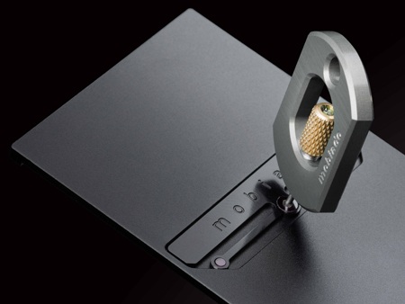 Chiêm ngưỡng điện thoại siêu sang “10 năm trong 1” của Mobiado - 4 Nắp pin của Professional 3X được thiết kế như một cơ cấu cơ khí