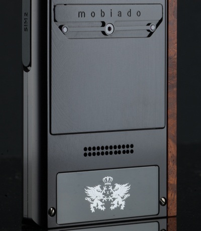 Chiêm ngưỡng điện thoại siêu sang “10 năm trong 1” của Mobiado - 8 Logo nhân dịp kỉ niệm 10 năm đặc biệt, chỉ xuất hiện
trên sản phẩm Professional 3X.