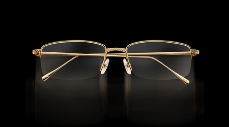 Vàng hồng 18kt làm nên gọng
kính là màu độc quyền đã được Bentley đăng ký sở hữu.