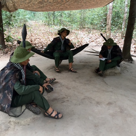 Thăm đường hầm kỳ diệu ẩn dưới lớp đất "cứng rắn lạ thường" - 7 Ổ chiến đấu của quân, dân Củ Chi.