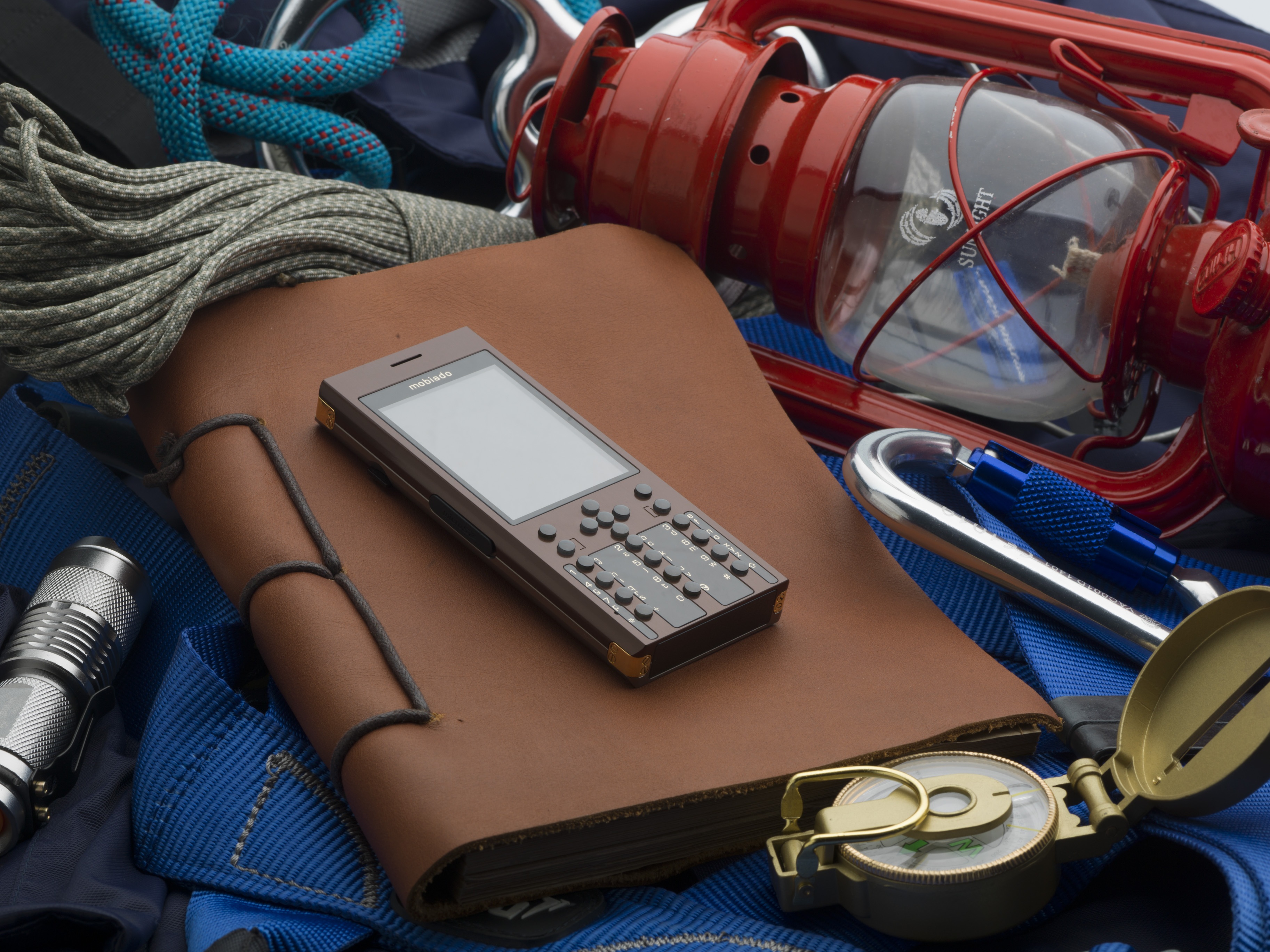 Mobiado ra mắt điện thoại du hành