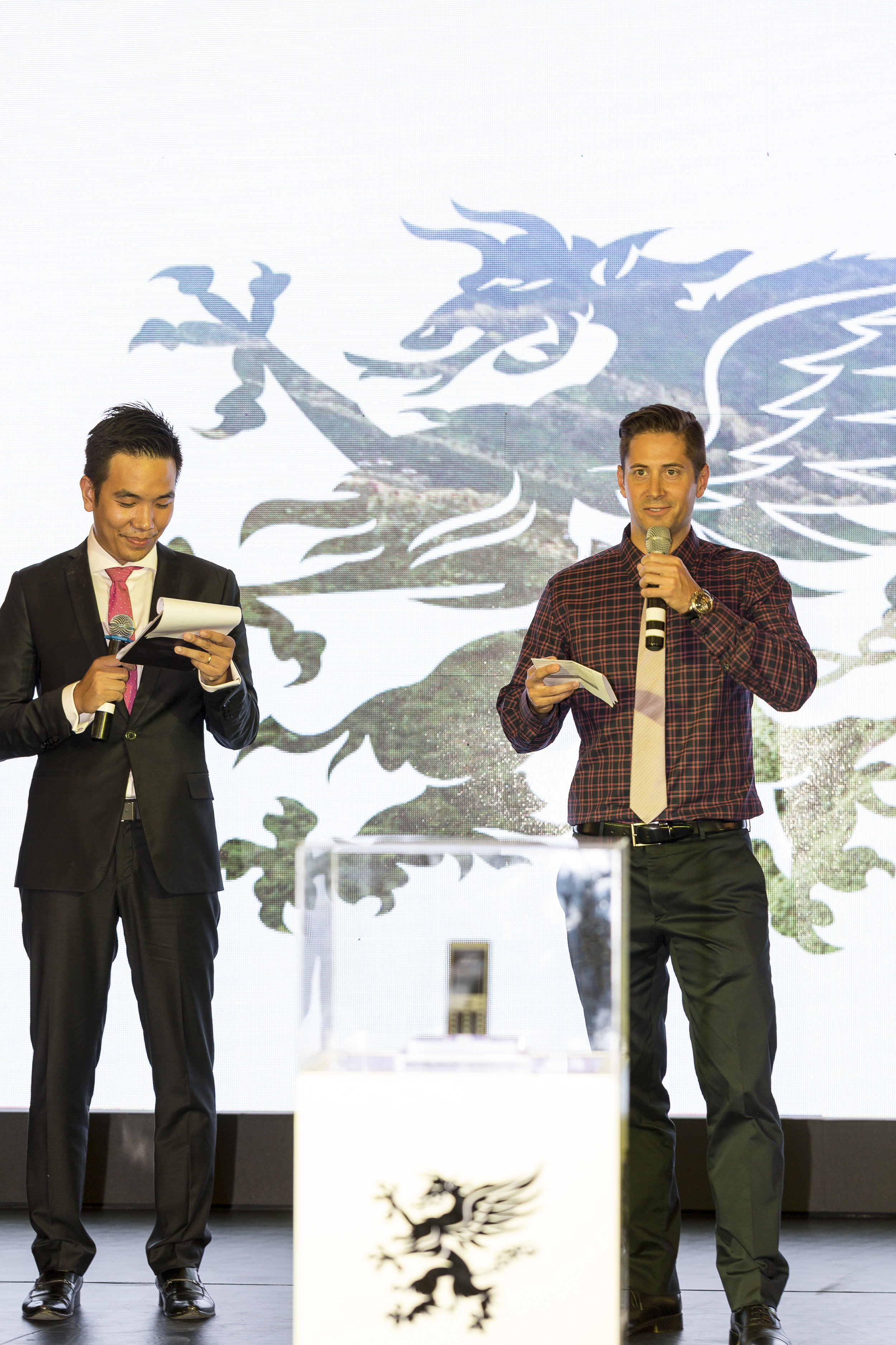  Ông Peter Bonac trong buổi khai trương Hanoi Mobiado
Boutique tại Việt Nam.