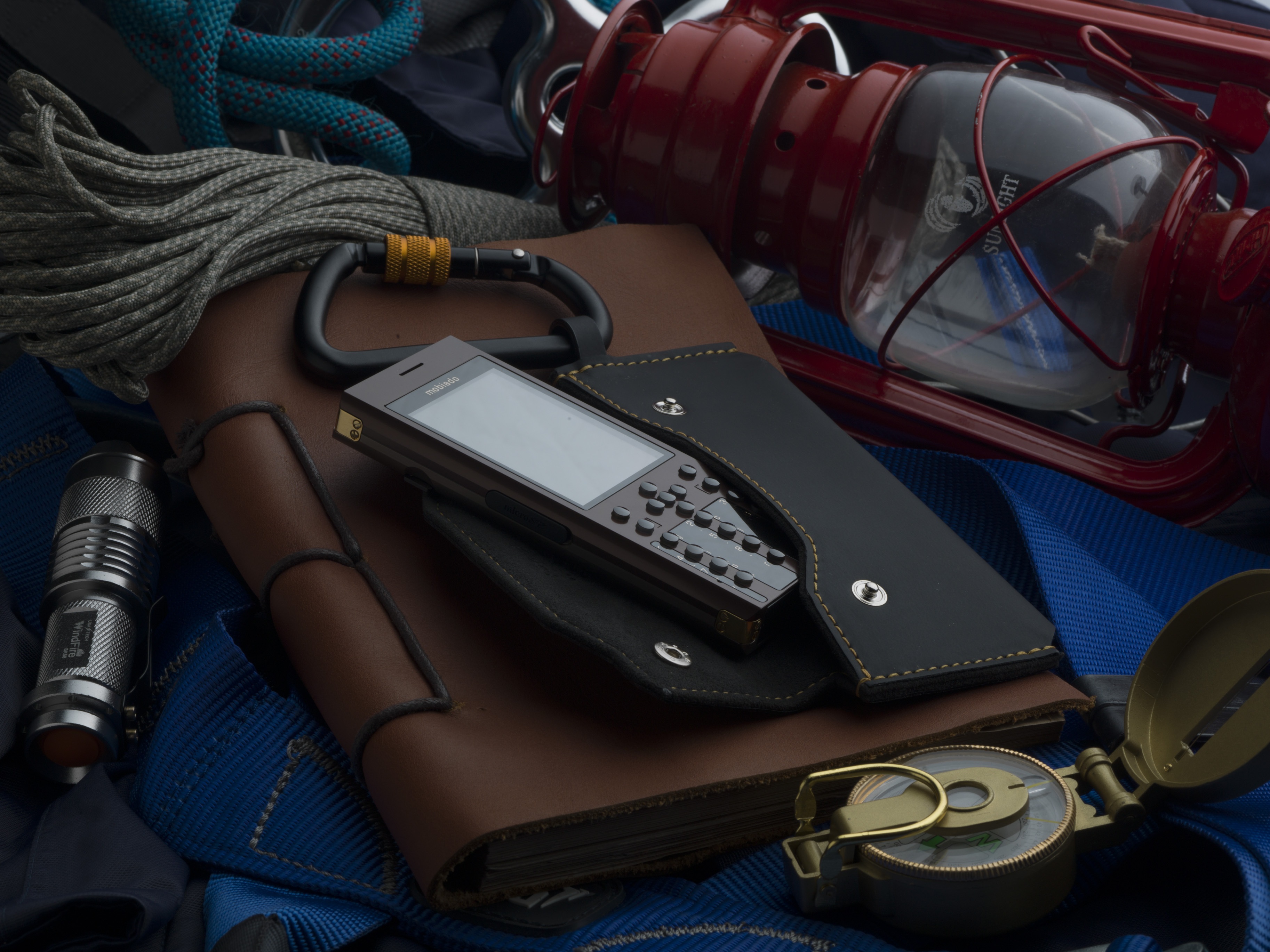 Mobiado là
hãng đầu tiên sử dụng sapphire vào chế tác điện thoại.