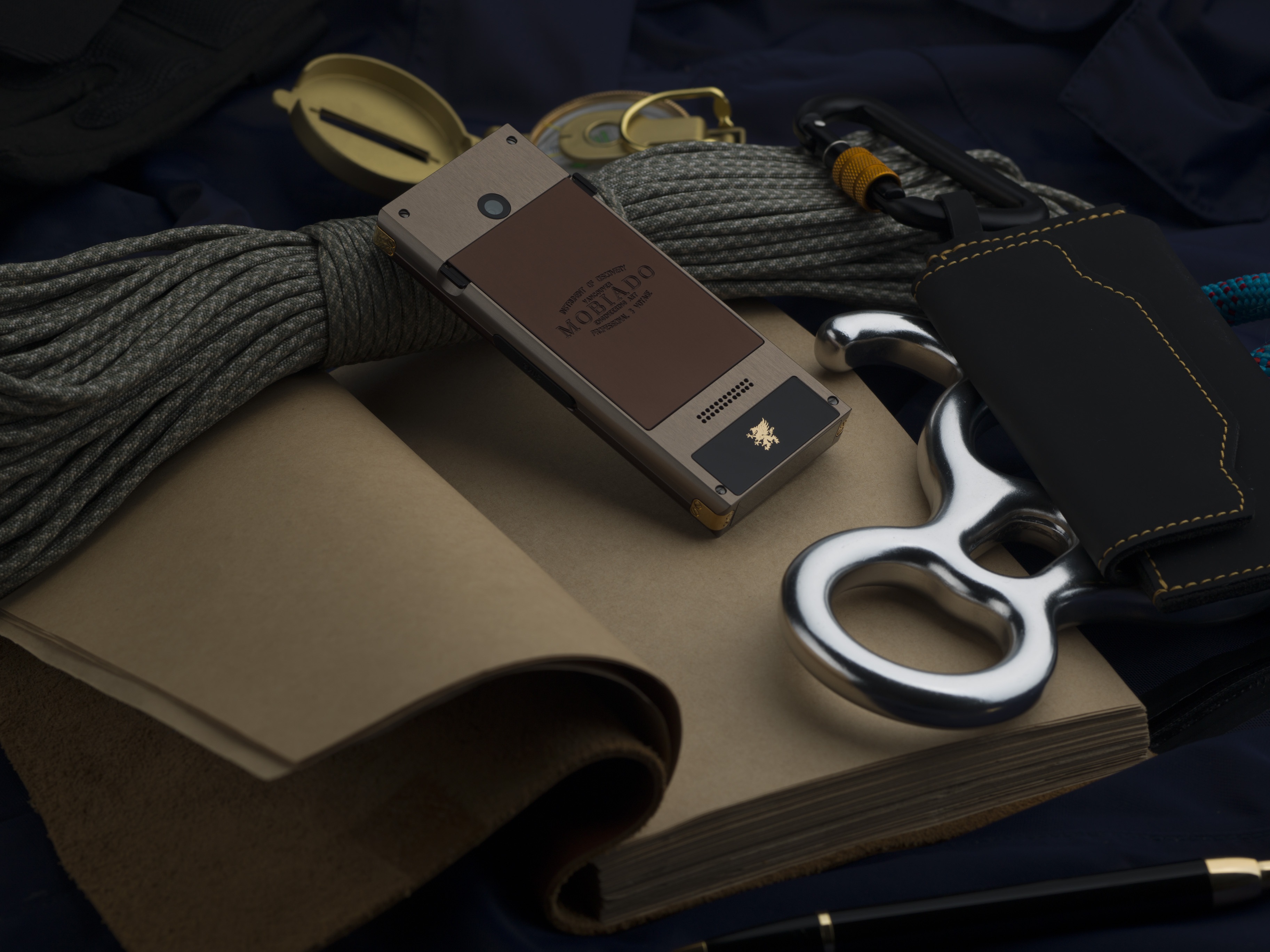 Mobiado là
hãng đầu tiên sử dụng sapphire vào chế tác điện thoại.