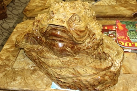 Vân gỗ tự nhiên đẹp như màu đá quý