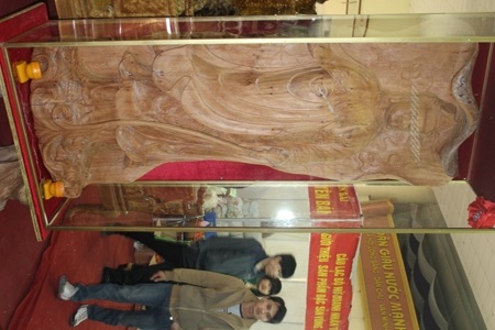 Tượng Phật Bà Quan Âm Bồ Tát làm từ gỗ nu