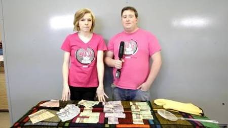 Hai DJ của đài AMP Katie Summers và Ryan Lindsay