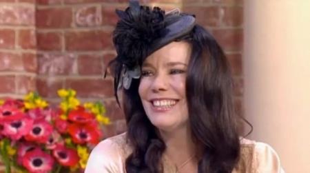 Tổ chức đám cưới long trọng với chó cưng - 2 Người phụ nữ 47 tuổi này run lên hạnh phúc khi quyết định đánh đổi người chồng bằng chú chó cưng