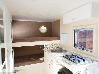 Ông bố khéo tay này muốn đưa cả gia đình đi du lịch khắp nước anh với nhà lưu động sang trọng này