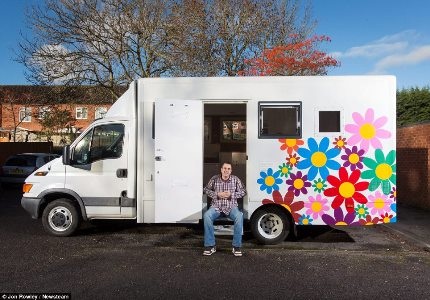 “Biến” xe tù thành nhà lưu động sang trọng