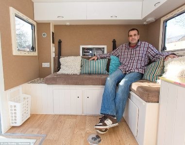 “Biến” xe tù thành nhà lưu động sang trọng