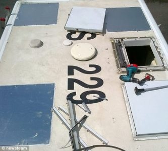 Alex bỏ những chấn xà lim ra và thiết kế lại mọi thứ theo ý mình