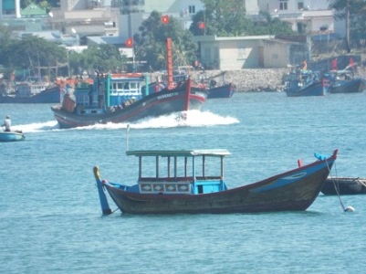 Ngư dân ở Khánh Hòa, Đà Nẵng vẫn vững lòng, rẽ sóng ra khơi