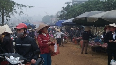 Đi chợ sắm Tết