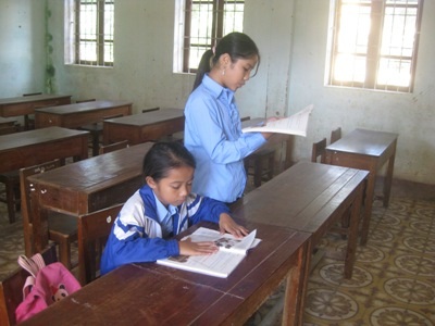 Nỗi buồn của giáo viên tại ngôi trường vắng học sinh - 8 Dù số học sinh ít ỏi, nhưng thầy và trò vẫn hăng say học tập.