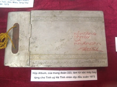 Những câu chuyện xúc động bước ra từ kỷ vật chiến tranh - 2 Hộp album...