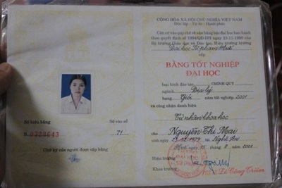 và bằng Tốt nghiệp cử nhân là chiêu bài Mai sử dụng để vay tiền