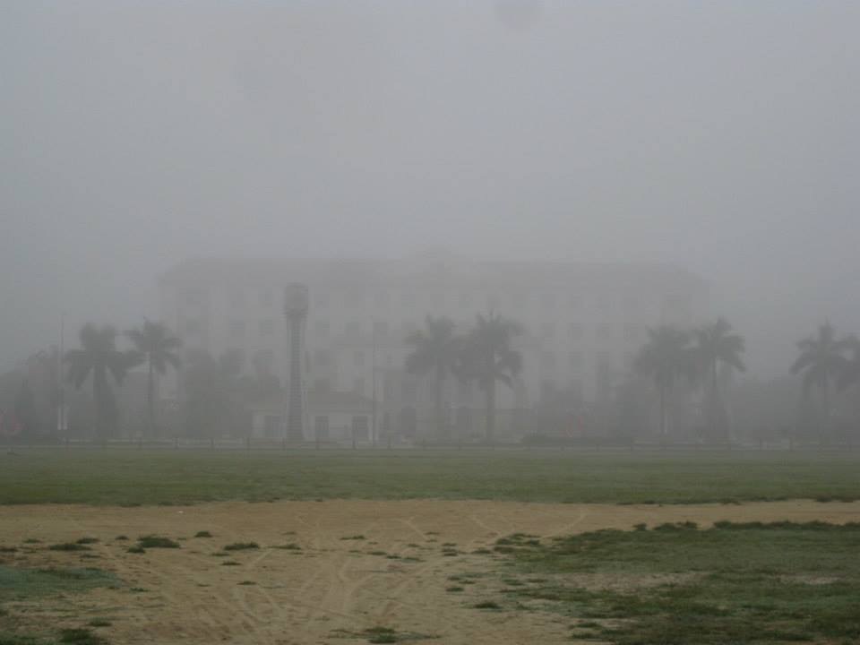 UBND tỉnh hà Tĩnh và nhiều tòa nhà cao tầng trong thành phố bị sương mù bao quanh