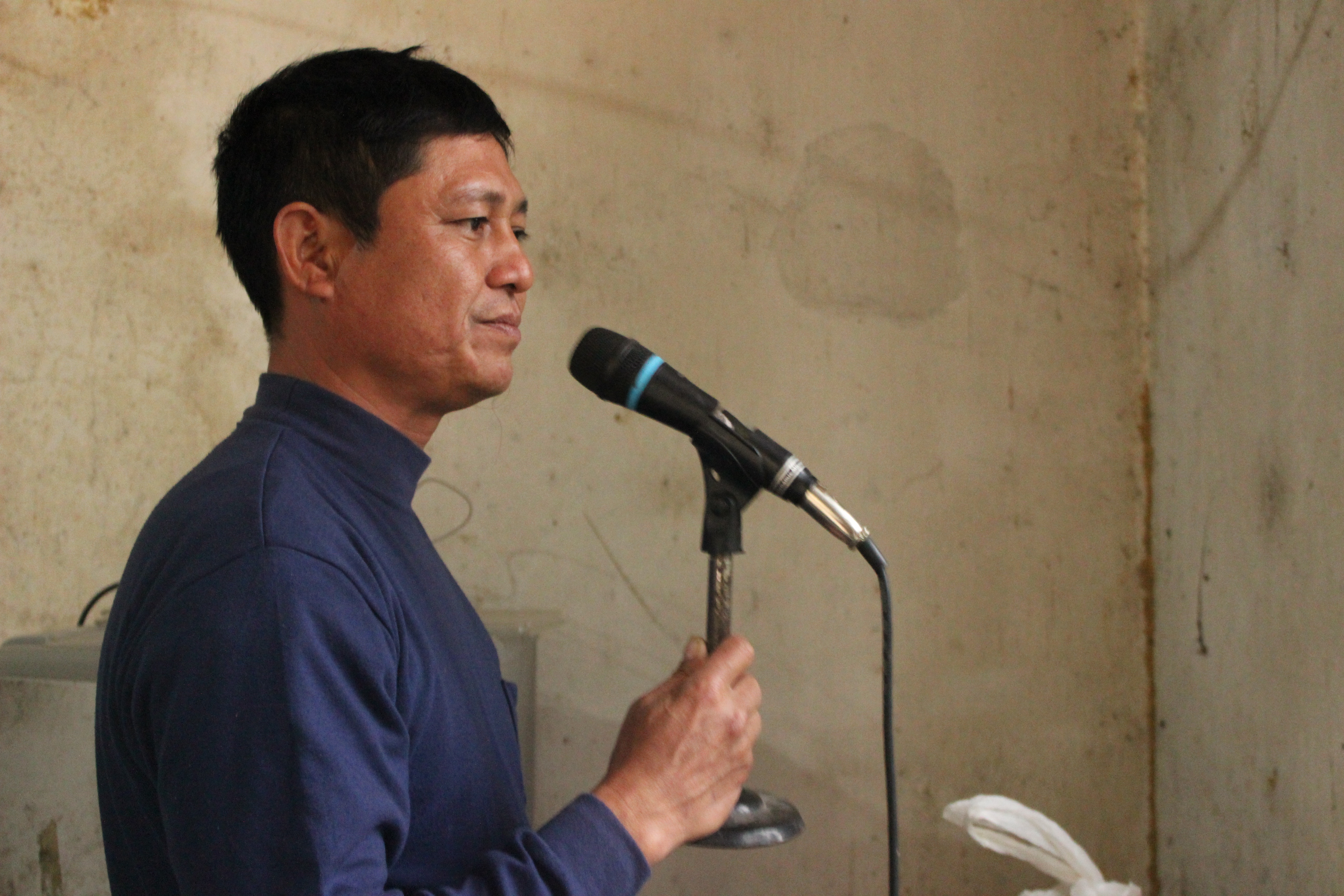  Cán bộ của xã cũng được tăng cường hỗ trợ đồng bào Chứt đón Tết