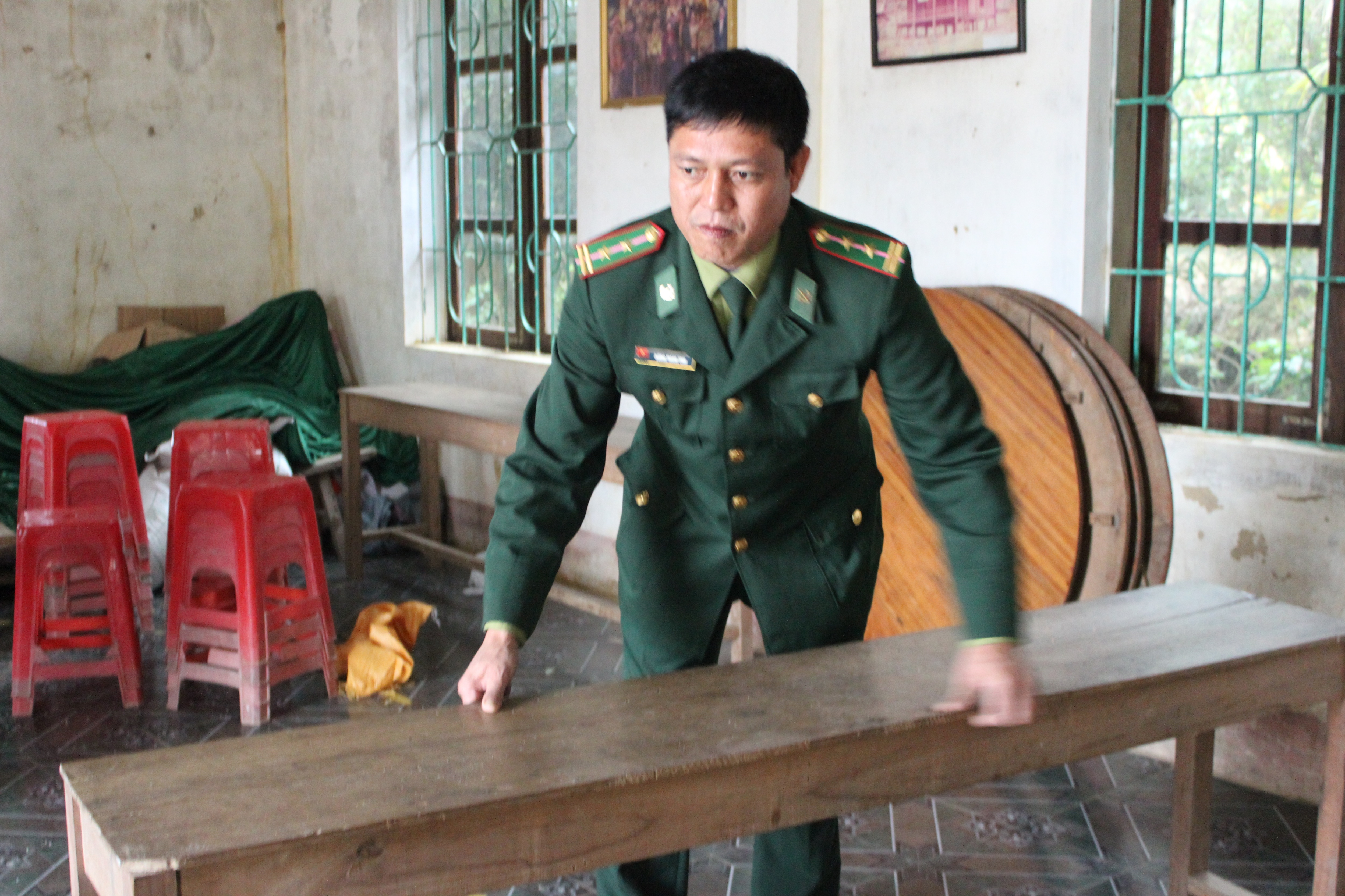 Người con thủy chung của đồng bào Chứt - 3 Tất tả chuẩn bị Tết cho người Chứt