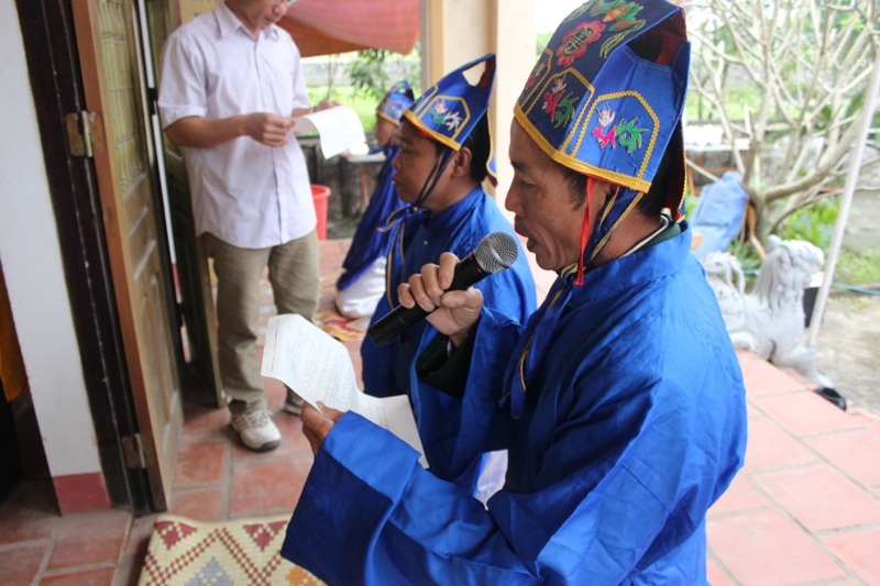 Thực hiện các nghi thức tế lễ. 